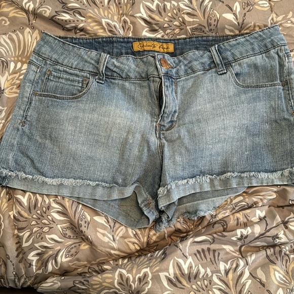 EUC Celebrity Pink Jean shorts - Picture 1 of 3